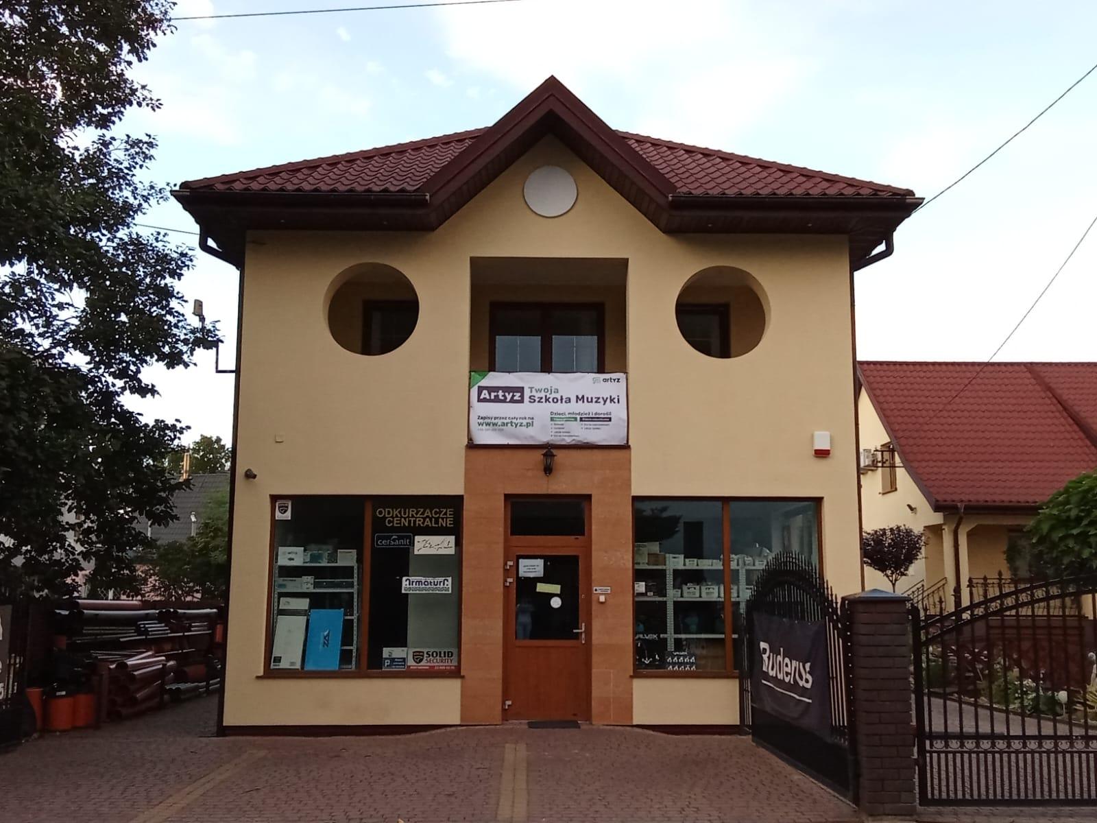 Szkoła muzyki Artyz Legionowo, Przystanek
