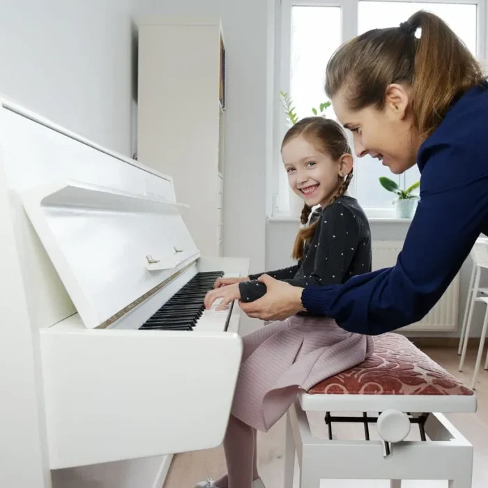 Artyz | Szkoła Muzyczna nauka gry na pianinie Warszawa