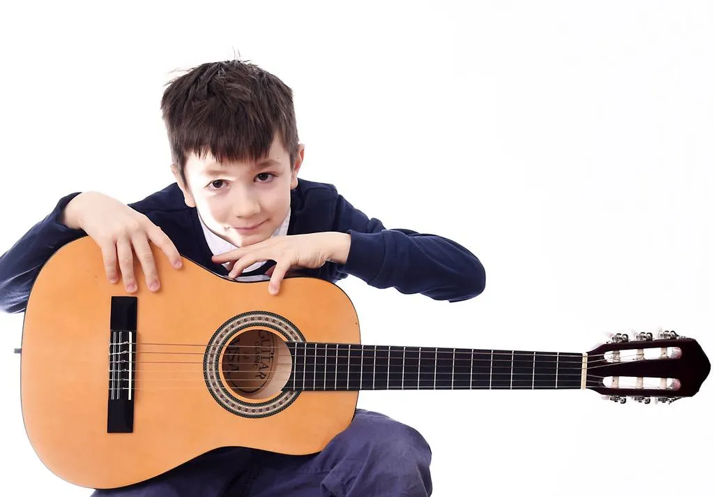 Artyz | Szkoła Muzyczna nauka gry na gitarze Łódź